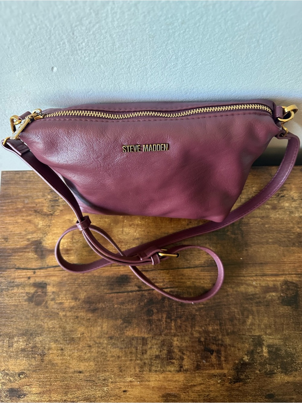 Steve Madden Burgundy Red Crossbody Bag Soft Faux Leather Suede-Like Int. NWOT - Picture 4 of 6